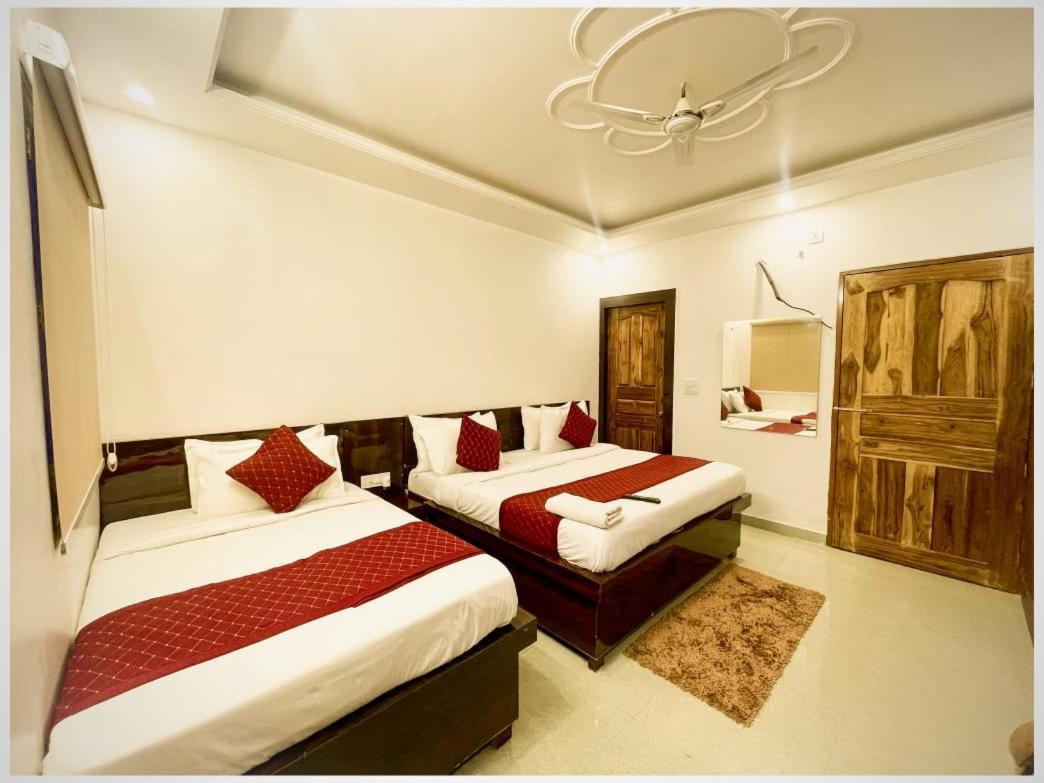 Hotel Town Grand Agra  Bagian luar foto
